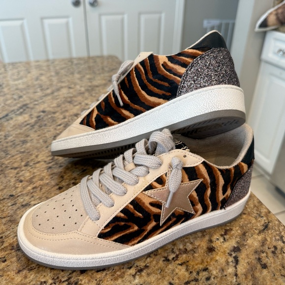 ShuShop Shoes - NWOB ShuShop Tiger Stripe Star Sneakers Paz
